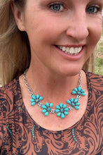 Load image into Gallery viewer, Turquoise Flower Necklace
