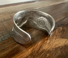 Load image into Gallery viewer, Double Horse Cuff

